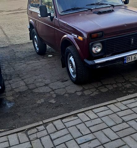 Червоний ВАЗ Нива, об'ємом двигуна 1.7 л та пробігом 122 тис. км за 2400 $, фото 1 на Automoto.ua