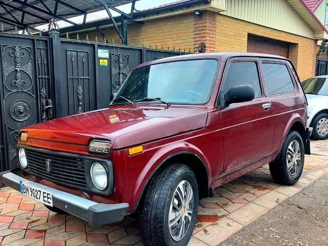 Красный ВАЗ Нива, объемом двигателя 1.7 л и пробегом 117 тыс. км за 2800 $, фото 1 на Automoto.ua