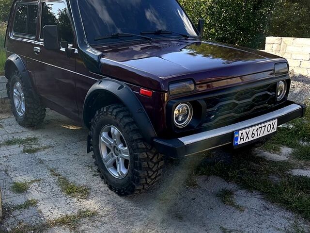 Червоний ВАЗ Нива, об'ємом двигуна 1.6 л та пробігом 183 тис. км за 7000 $, фото 1 на Automoto.ua