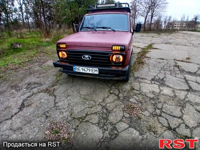 Красный ВАЗ Нива, объемом двигателя 1.7 л и пробегом 150 тыс. км за 4500 $, фото 1 на Automoto.ua