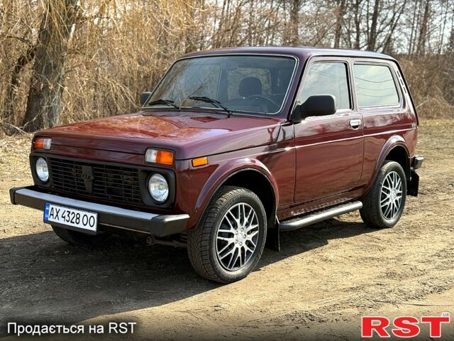 Красный ВАЗ Нива, объемом двигателя 1.7 л и пробегом 120 тыс. км за 4700 $, фото 1 на Automoto.ua