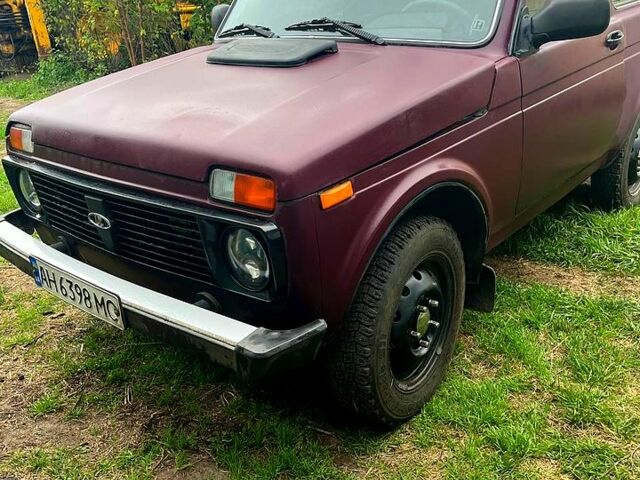 Красный ВАЗ Нива, объемом двигателя 1.7 л и пробегом 211 тыс. км за 4800 $, фото 1 на Automoto.ua