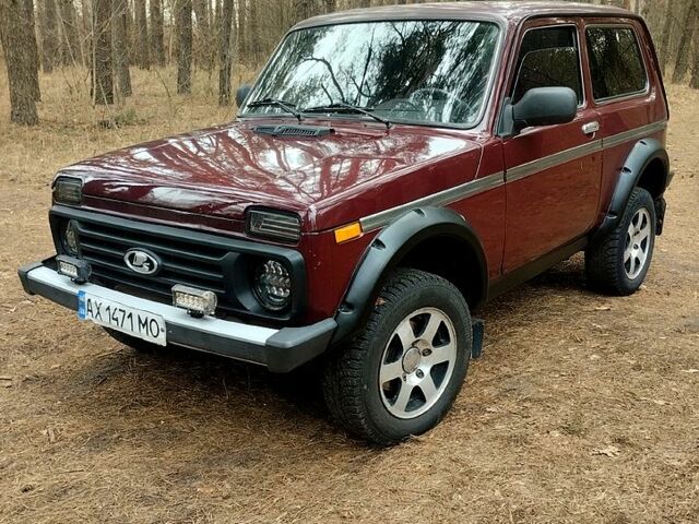 Красный ВАЗ Нива, объемом двигателя 1.7 л и пробегом 146 тыс. км за 3850 $, фото 1 на Automoto.ua