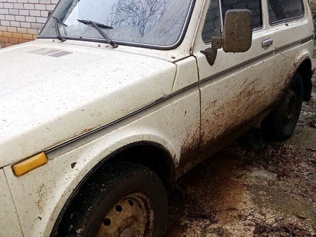 ВАЗ Нива, объемом двигателя 1.6 л и пробегом 300 тыс. км за 1000 $, фото 1 на Automoto.ua