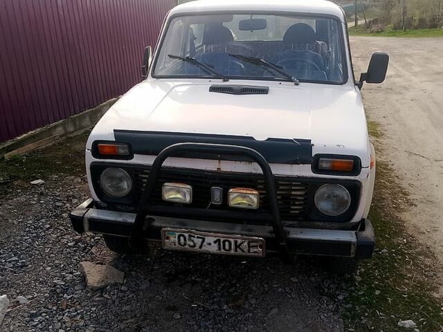 ВАЗ Нива, объемом двигателя 16 л и пробегом 100 тыс. км за 880 $, фото 1 на Automoto.ua