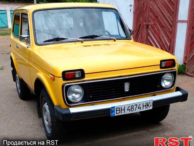 Желтый ВАЗ Нива, объемом двигателя 1.6 л и пробегом 100 тыс. км за 3000 $, фото 1 на Automoto.ua