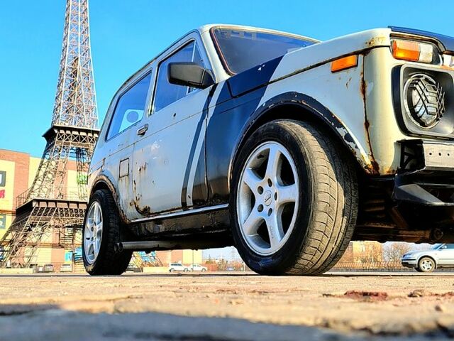 Серый ВАЗ Нива, объемом двигателя 1.6 л и пробегом 0 тыс. км за 1500 $, фото 1 на Automoto.ua