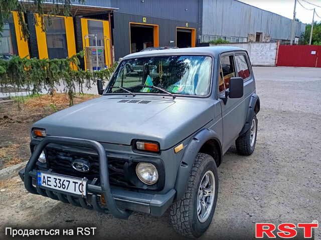 Серый ВАЗ Нива, объемом двигателя 1.6 л и пробегом 205 тыс. км за 2900 $, фото 1 на Automoto.ua