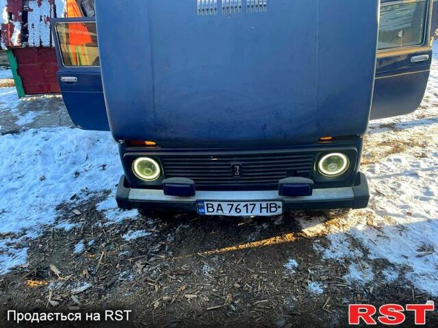 Синий ВАЗ Нива, объемом двигателя 1.6 л и пробегом 200 тыс. км за 1050 $, фото 1 на Automoto.ua