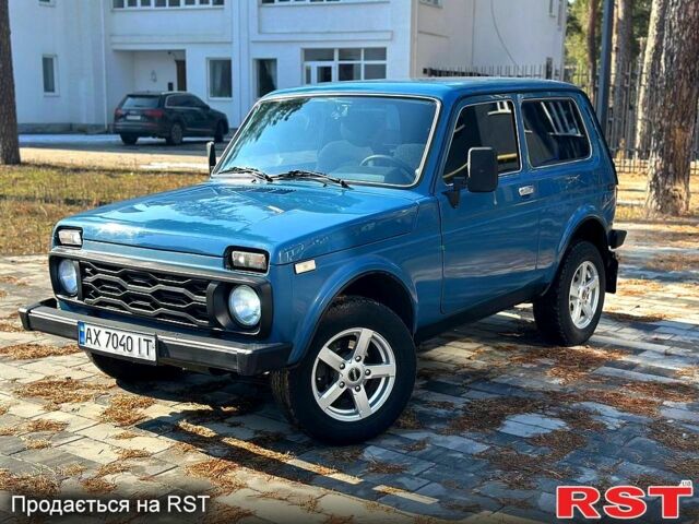 Синий ВАЗ Нива, объемом двигателя 1.7 л и пробегом 151 тыс. км за 3750 $, фото 1 на Automoto.ua