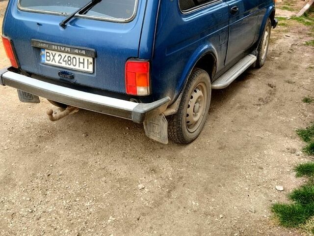 Синий ВАЗ Нива, объемом двигателя 1.7 л и пробегом 127 тыс. км за 4200 $, фото 1 на Automoto.ua