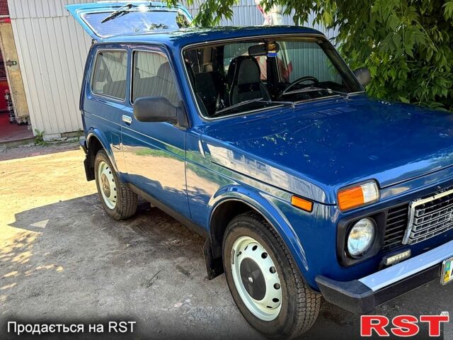 Синий ВАЗ Нива, объемом двигателя 1.7 л и пробегом 87 тыс. км за 6000 $, фото 1 на Automoto.ua
