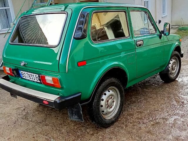 Зеленый ВАЗ Нива, объемом двигателя 1.6 л и пробегом 100 тыс. км за 2400 $, фото 1 на Automoto.ua