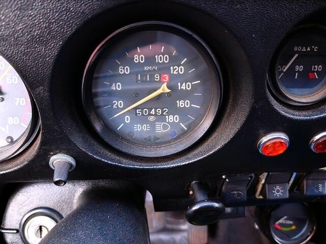 Зеленый ВАЗ Нива, объемом двигателя 1.6 л и пробегом 300 тыс. км за 2400 $, фото 1 на Automoto.ua