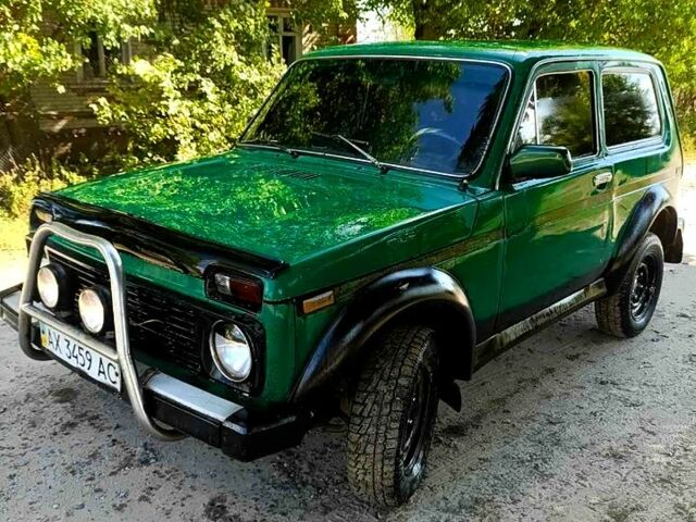 Зелений ВАЗ Нива, об'ємом двигуна 1.7 л та пробігом 300 тис. км за 1499 $, фото 1 на Automoto.ua