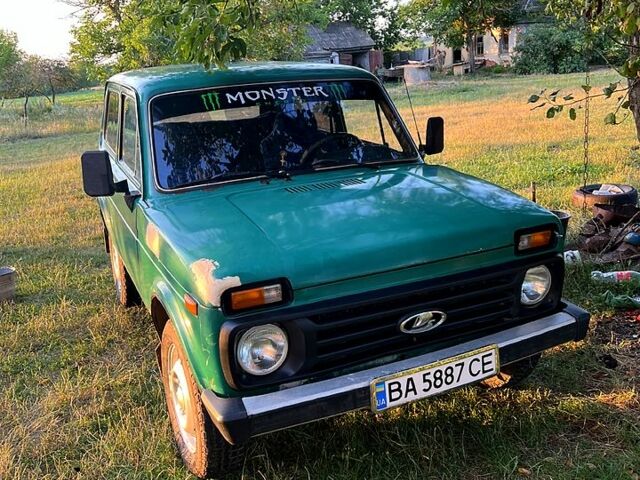Зеленый ВАЗ Нива, объемом двигателя 1.6 л и пробегом 100 тыс. км за 1600 $, фото 1 на Automoto.ua