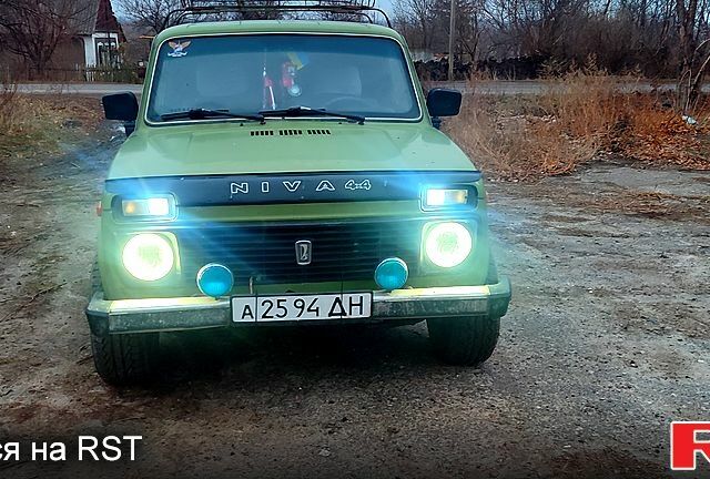 Зеленый ВАЗ Нива, объемом двигателя 1.6 л и пробегом 350 тыс. км за 2500 $, фото 1 на Automoto.ua