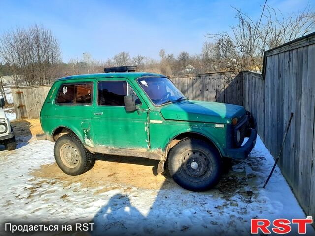 Зелений ВАЗ Нива, об'ємом двигуна 16 л та пробігом 250 тис. км за 810 $, фото 1 на Automoto.ua