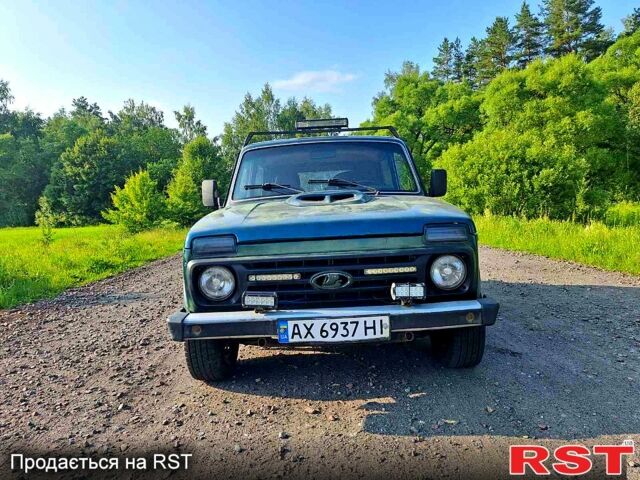 Зелений ВАЗ Нива, об'ємом двигуна 1.7 л та пробігом 250 тис. км за 2000 $, фото 1 на Automoto.ua