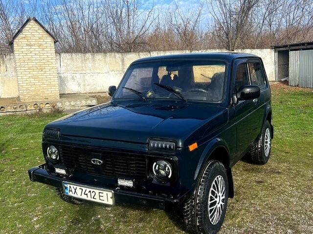 Зеленый ВАЗ Нива, объемом двигателя 1.7 л и пробегом 150 тыс. км за 2000 $, фото 1 на Automoto.ua