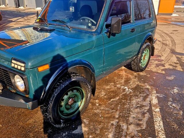 Зелений ВАЗ Нива, об'ємом двигуна 1.7 л та пробігом 142 тис. км за 4000 $, фото 1 на Automoto.ua