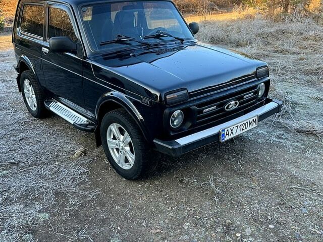 Зелений ВАЗ Нива, об'ємом двигуна 1.7 л та пробігом 173 тис. км за 7500 $, фото 1 на Automoto.ua
