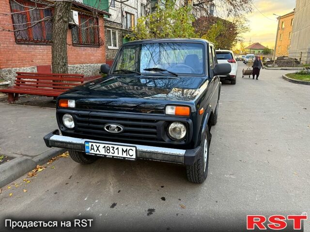 Зеленый ВАЗ Нива, объемом двигателя 1.7 л и пробегом 200 тыс. км за 3700 $, фото 1 на Automoto.ua