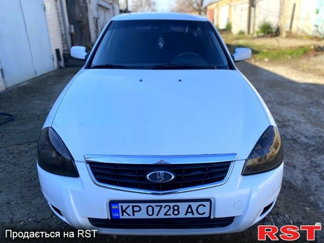 Белый ВАЗ Priora, объемом двигателя 1.6 л и пробегом 183 тыс. км за 6200 $, фото 1 на Automoto.ua