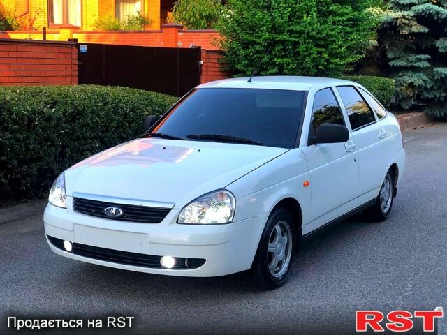 Белый ВАЗ Priora, объемом двигателя 1.6 л и пробегом 160 тыс. км за 4450 $, фото 1 на Automoto.ua