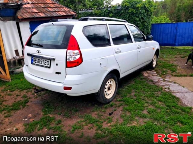 Белый ВАЗ Priora, объемом двигателя 1.6 л и пробегом 128 тыс. км за 3000 $, фото 1 на Automoto.ua