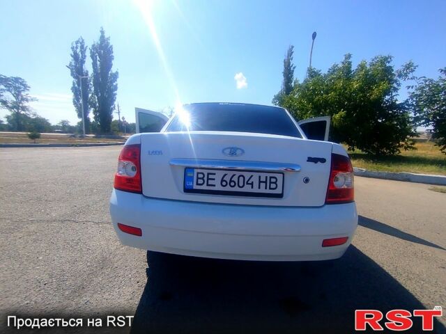 Белый ВАЗ Priora, объемом двигателя 1.6 л и пробегом 155 тыс. км за 4100 $, фото 1 на Automoto.ua