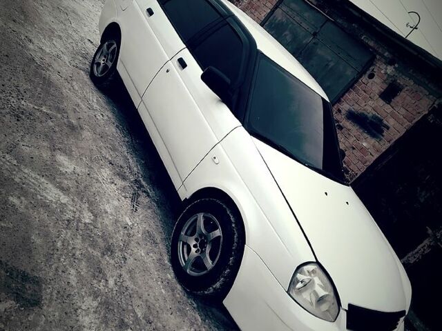 Белый ВАЗ Priora, объемом двигателя 1.6 л и пробегом 200 тыс. км за 2300 $, фото 1 на Automoto.ua