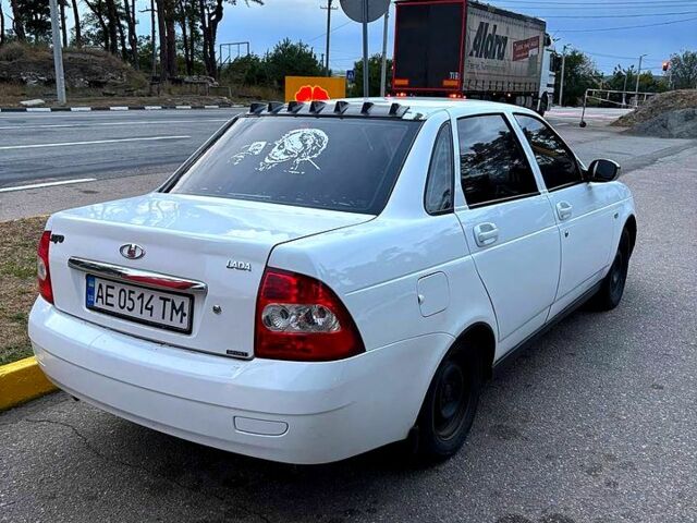 Білий ВАЗ Priora, об'ємом двигуна 1.6 л та пробігом 0 тис. км за 2000 $, фото 1 на Automoto.ua