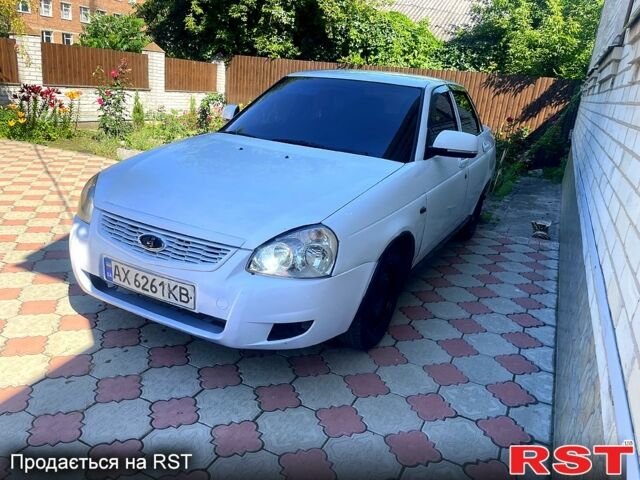 Белый ВАЗ Priora, объемом двигателя 1.6 л и пробегом 200 тыс. км за 1600 $, фото 1 на Automoto.ua