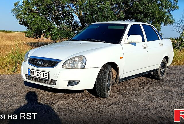 Белый ВАЗ Priora, объемом двигателя 1.6 л и пробегом 171 тыс. км за 1950 $, фото 1 на Automoto.ua