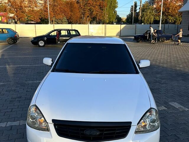 Белый ВАЗ Priora, объемом двигателя 1.6 л и пробегом 120 тыс. км за 2500 $, фото 1 на Automoto.ua