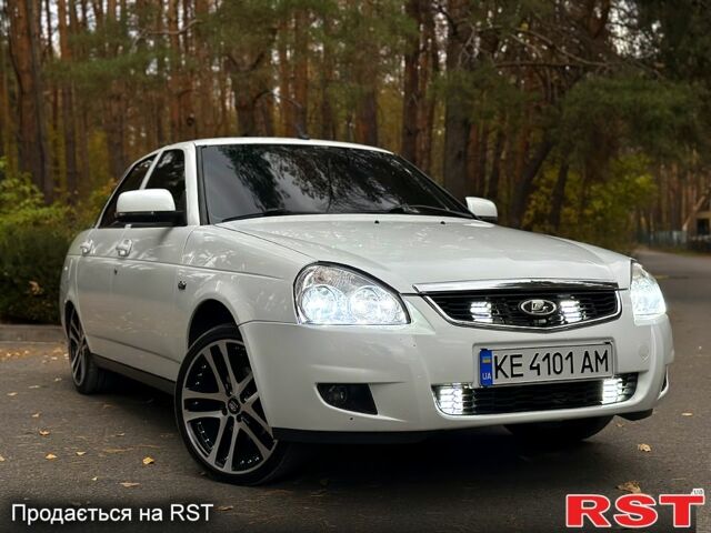 Белый ВАЗ Priora, объемом двигателя 1.6 л и пробегом 120 тыс. км за 6000 $, фото 1 на Automoto.ua