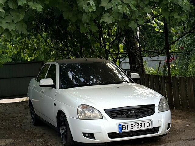 Белый ВАЗ Priora, объемом двигателя 1.6 л и пробегом 155 тыс. км за 5160 $, фото 1 на Automoto.ua