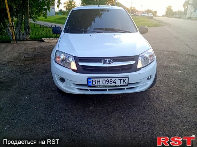Белый ВАЗ Priora, объемом двигателя 1.6 л и пробегом 127 тыс. км за 2750 $, фото 1 на Automoto.ua