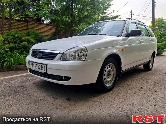 Белый ВАЗ Priora, объемом двигателя 1.6 л и пробегом 95 тыс. км за 3700 $, фото 1 на Automoto.ua