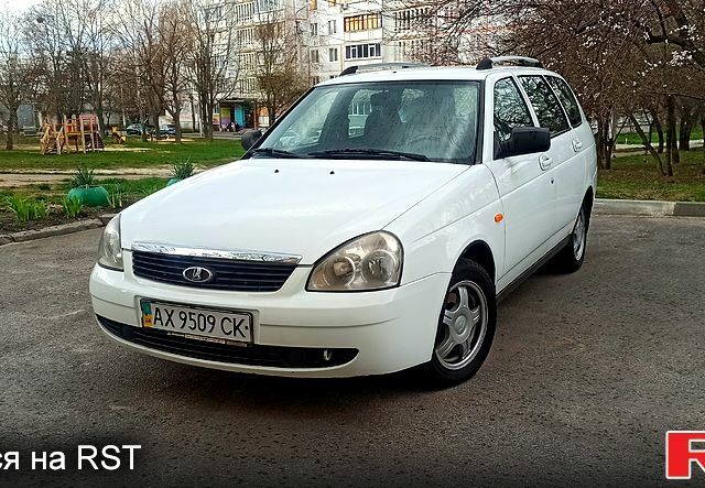 Белый ВАЗ Priora, объемом двигателя 1.6 л и пробегом 140 тыс. км за 2990 $, фото 1 на Automoto.ua
