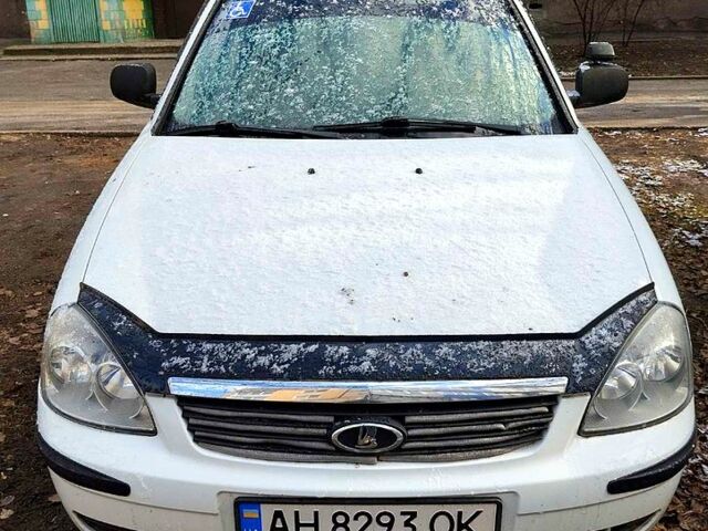 Белый ВАЗ Priora, объемом двигателя 1.6 л и пробегом 185 тыс. км за 3600 $, фото 1 на Automoto.ua