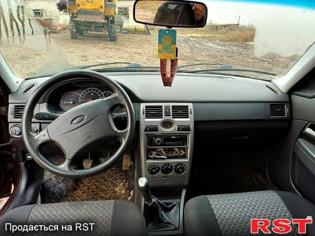 Коричневий ВАЗ Priora, об'ємом двигуна 1.6 л та пробігом 162 тис. км за 3200 $, фото 1 на Automoto.ua