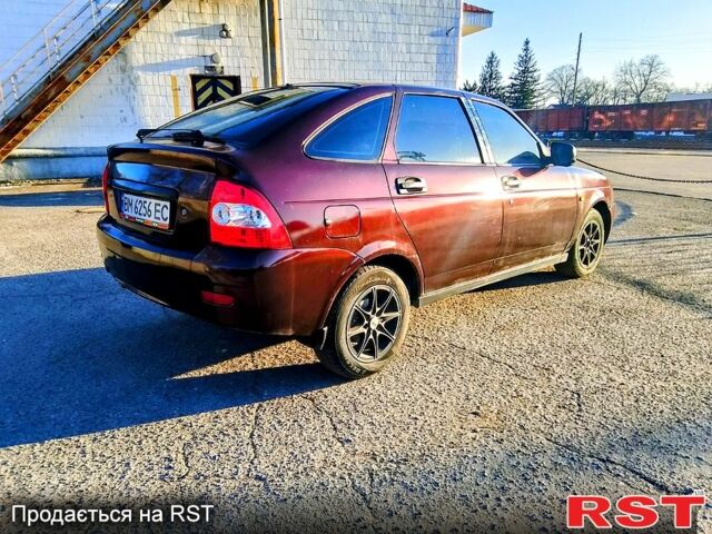 Красный ВАЗ Priora, объемом двигателя 1.6 л и пробегом 181 тыс. км за 1900 $, фото 1 на Automoto.ua