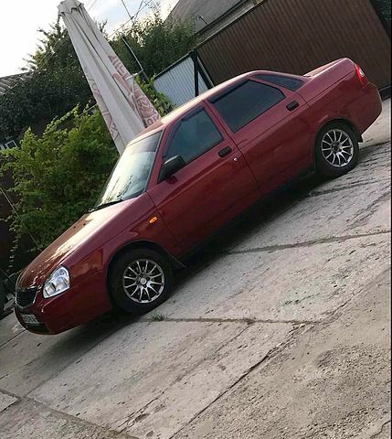 Красный ВАЗ Priora, объемом двигателя 1.6 л и пробегом 200 тыс. км за 2500 $, фото 1 на Automoto.ua