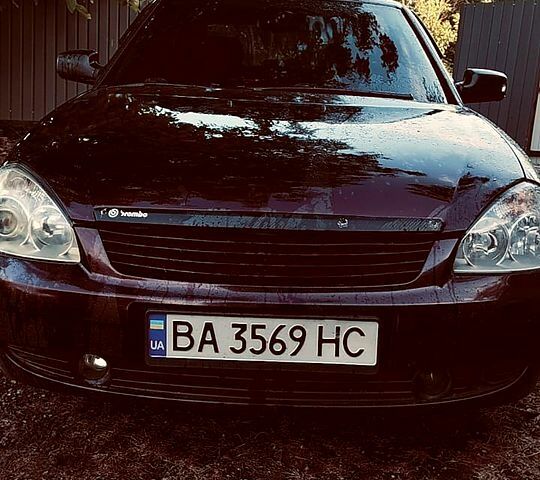 Красный ВАЗ Priora, объемом двигателя 1.6 л и пробегом 320 тыс. км за 1900 $, фото 1 на Automoto.ua
