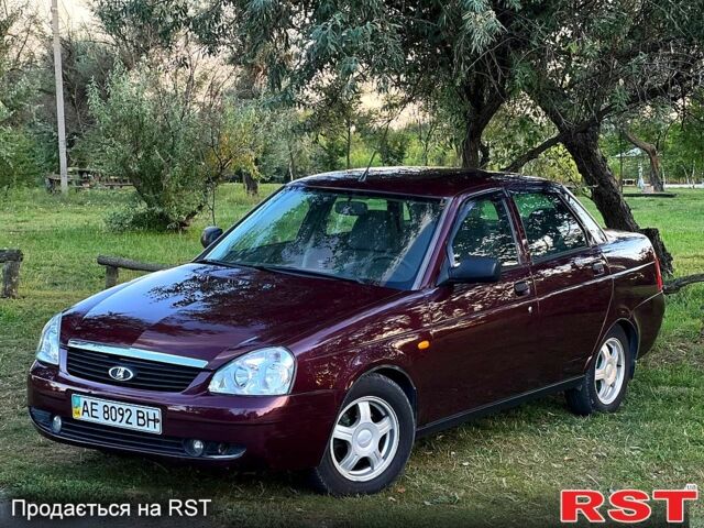 Красный ВАЗ Priora, объемом двигателя 1.6 л и пробегом 205 тыс. км за 3100 $, фото 1 на Automoto.ua