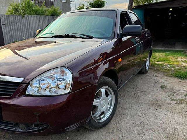 Красный ВАЗ Priora, объемом двигателя 1.6 л и пробегом 250 тыс. км за 3200 $, фото 1 на Automoto.ua