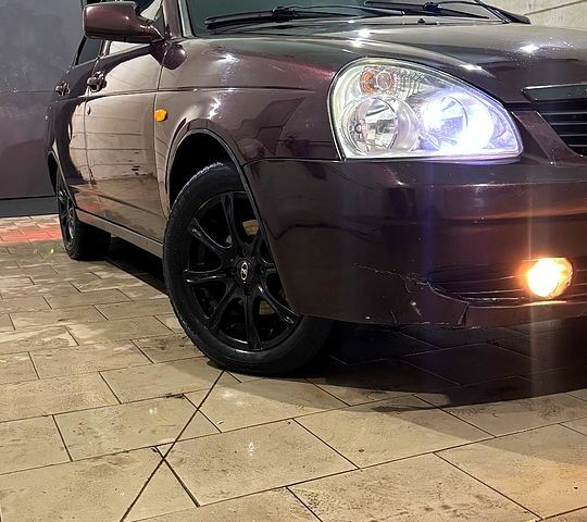 Червоний ВАЗ Priora, об'ємом двигуна 1.6 л та пробігом 187 тис. км за 3000 $, фото 1 на Automoto.ua