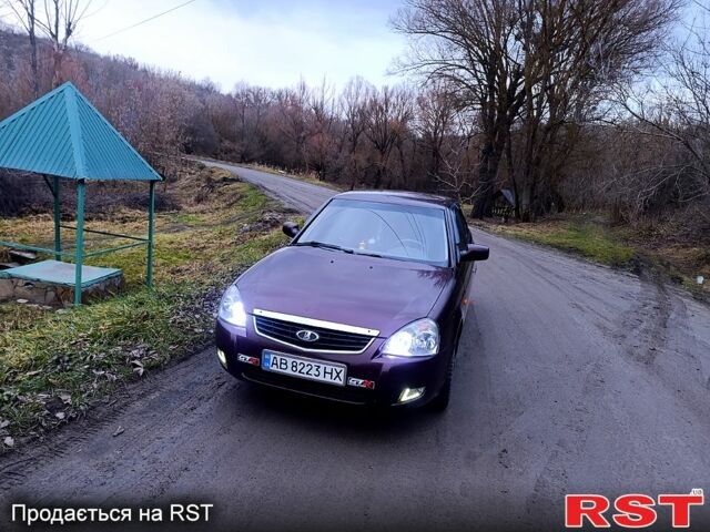 Красный ВАЗ Priora, объемом двигателя 1.6 л и пробегом 78 тыс. км за 3300 $, фото 1 на Automoto.ua